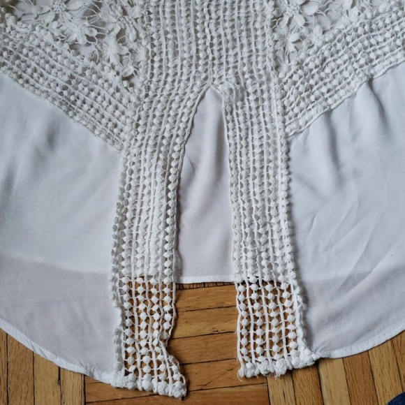 Last chance!Beautiful Forever 21 Crochet Back Tank - Picture 4 of 5
